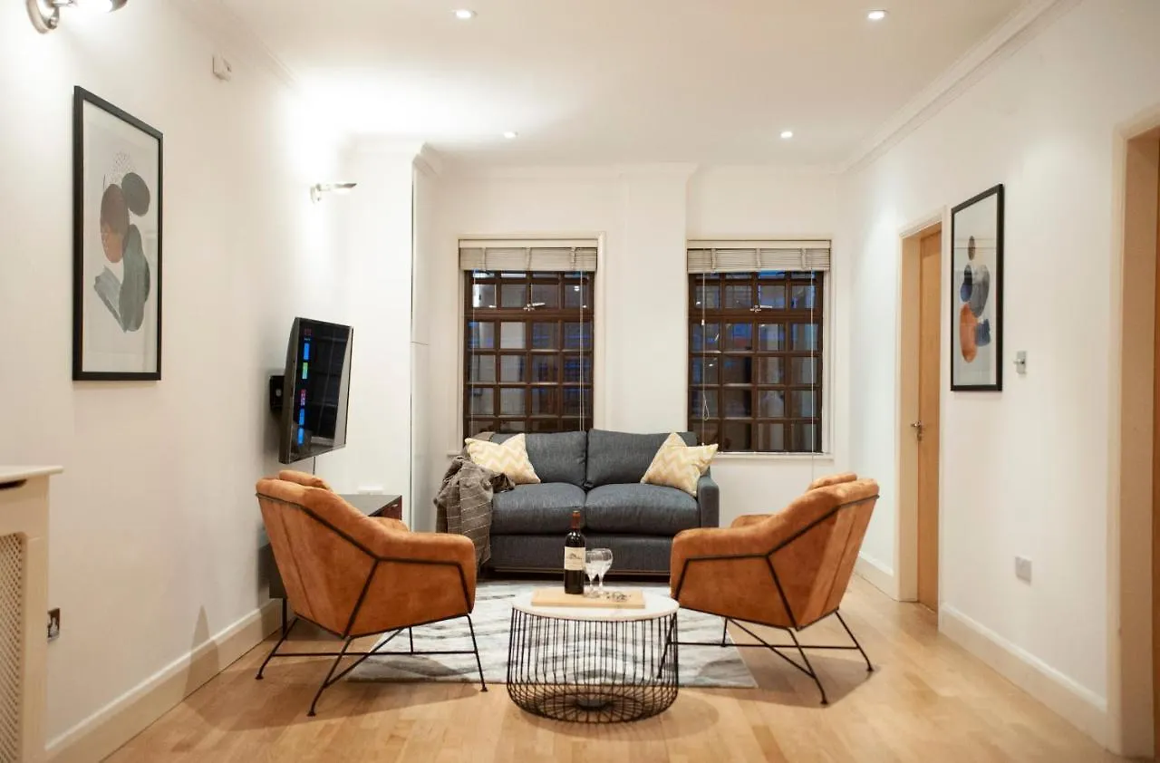 Spacious & Unique Flat In Hoxton - 2 Bed London Apartment