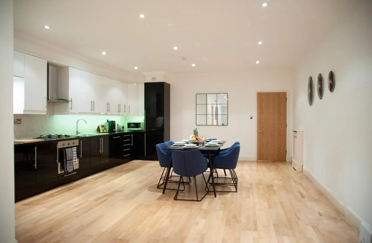 Spacious & Unique Flat In Hoxton - 2 Bed London