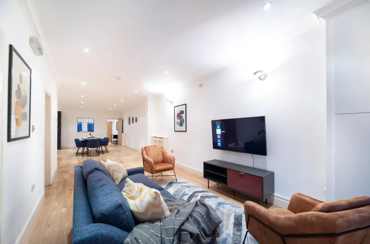 Spacious & Unique Flat In Hoxton - 2 Bed London