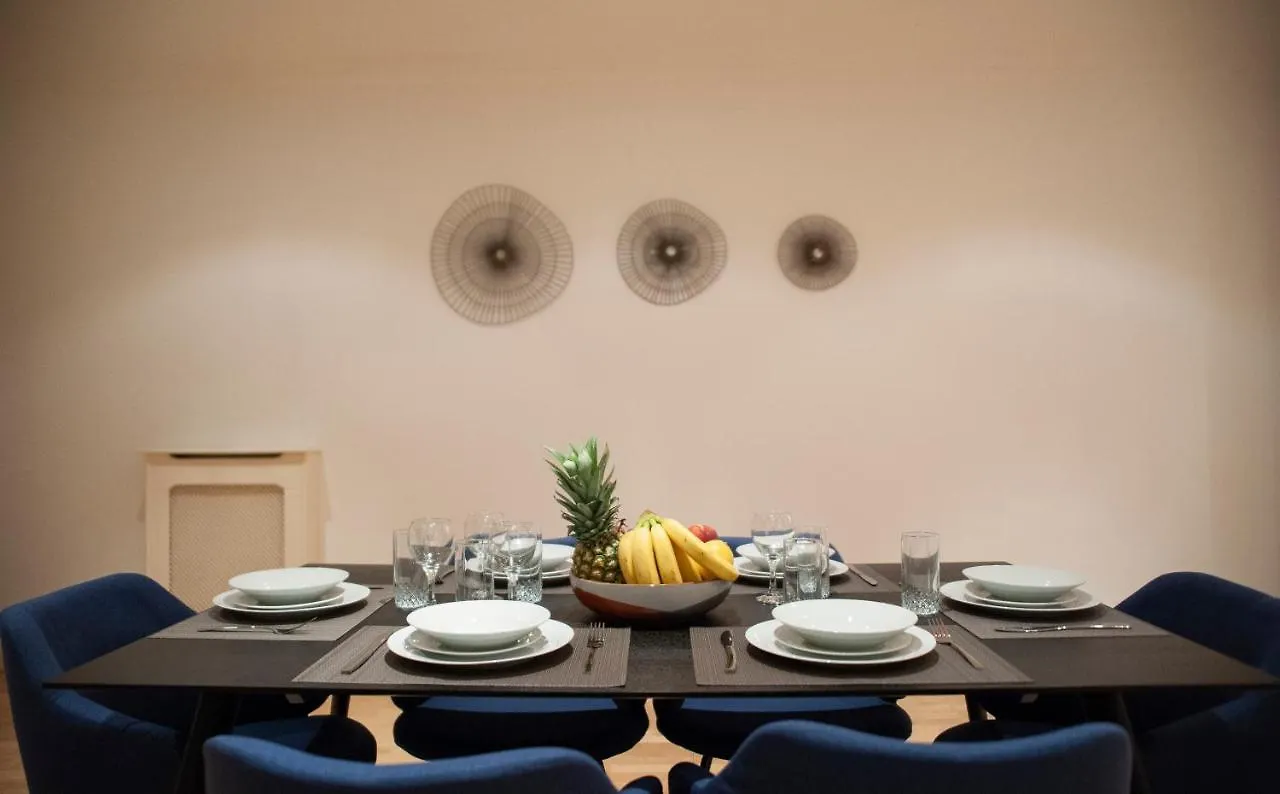 Spacious & Unique Flat In Hoxton - 2 Bed London Apartment