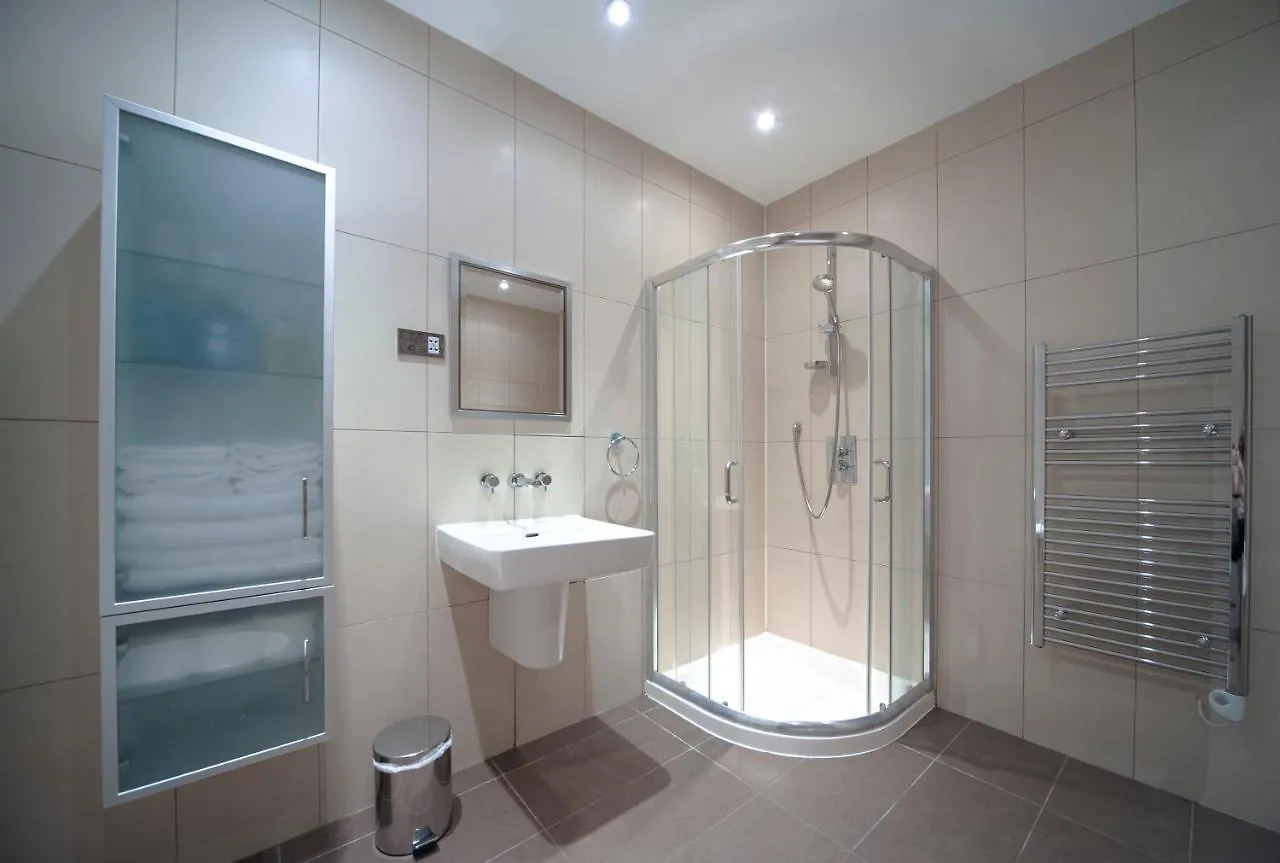 Spacious & Unique Flat In Hoxton - 2 Bed London Apartment