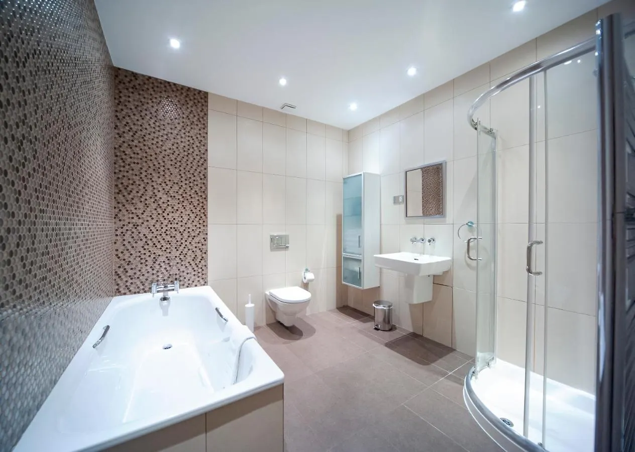Spacious & Unique Flat In Hoxton - 2 Bed London