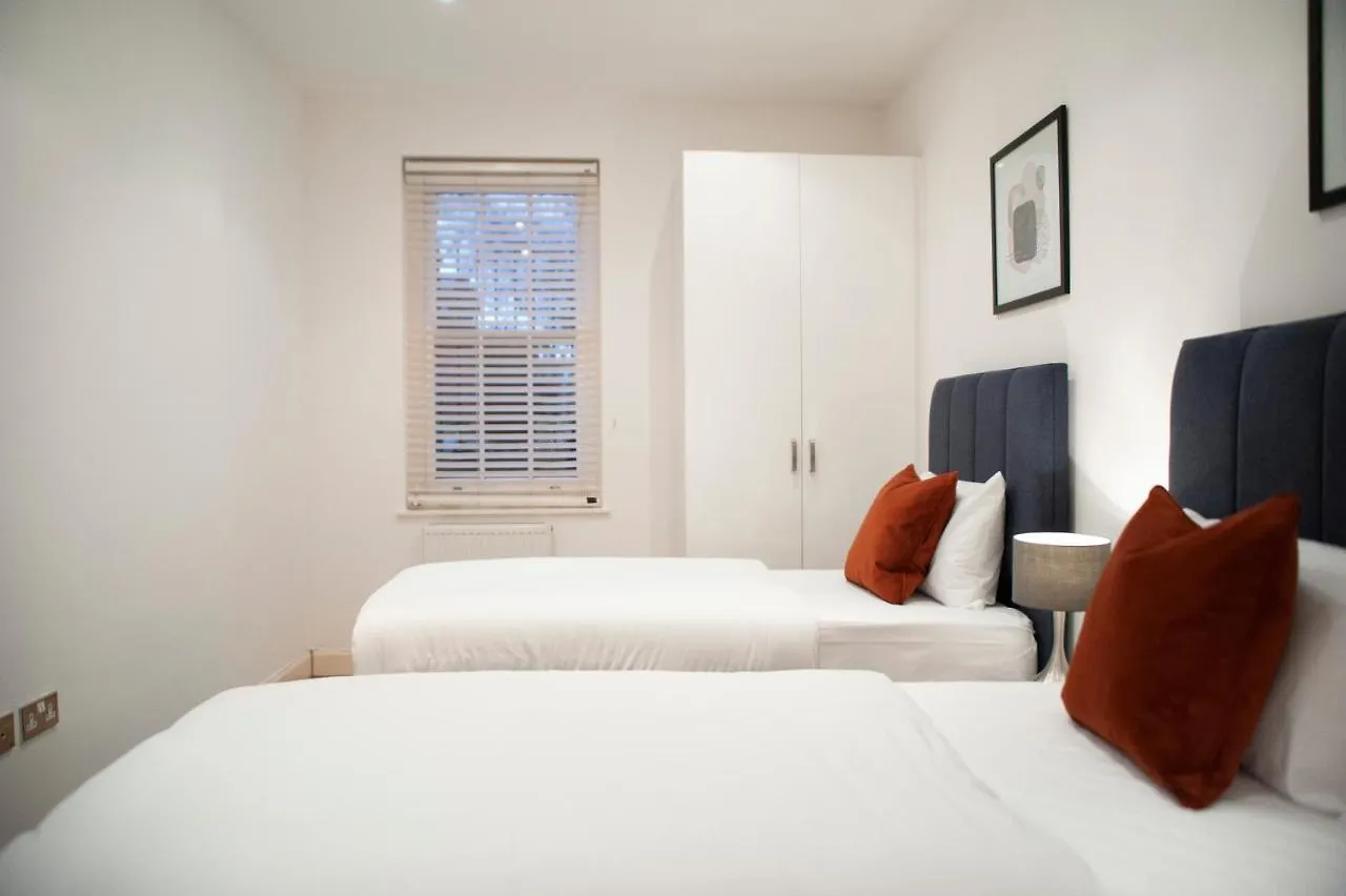 Spacious & Unique Flat In Hoxton - 2 Bed London